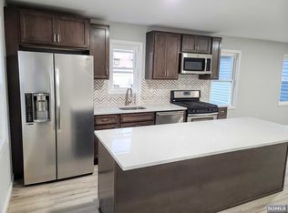 318 Rutherford Ave, Lyndhurst, NJ 07071