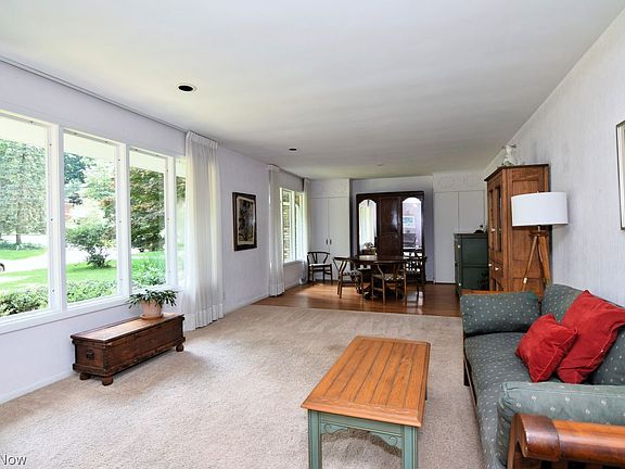 5th image of 834 Haywood Dr