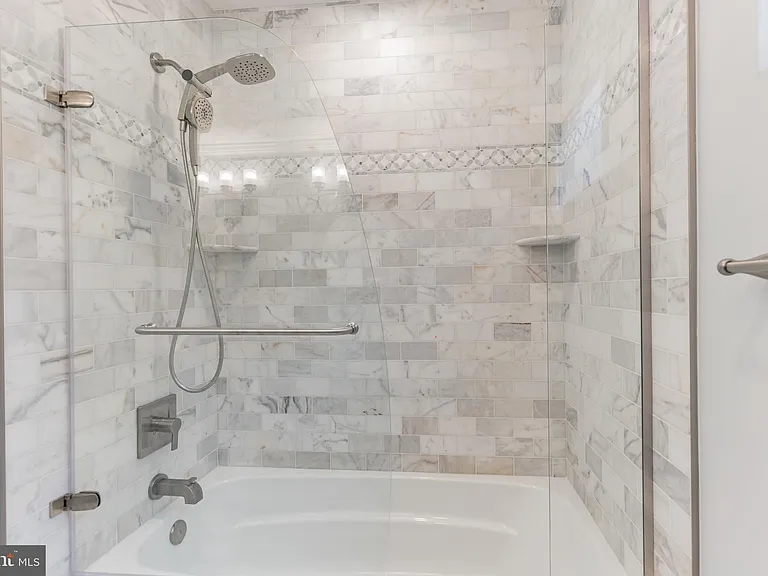 9911 Barnsbury Ct — Photo 23