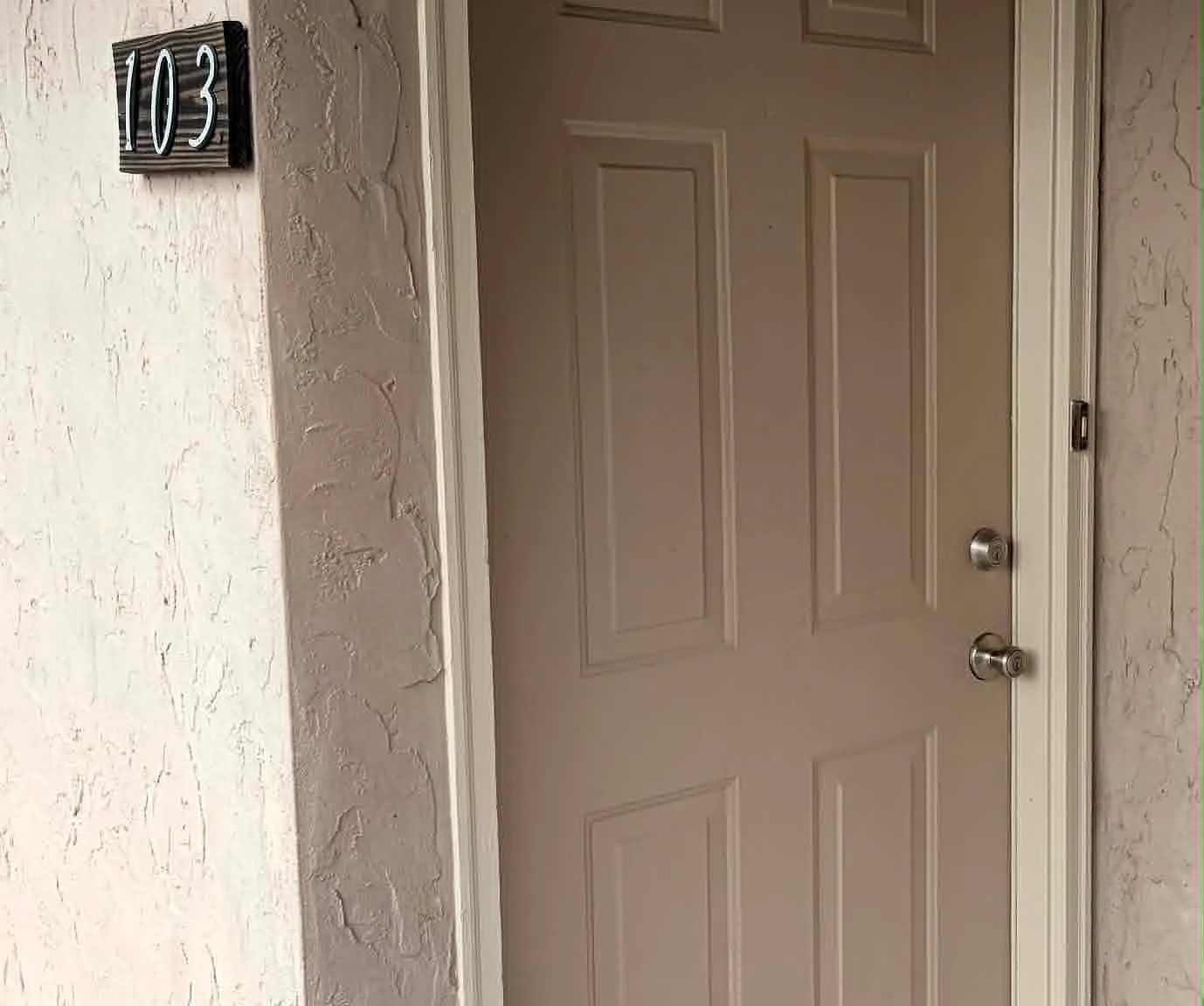 2 bed, 900 sqft, $1,050 — Photo 1