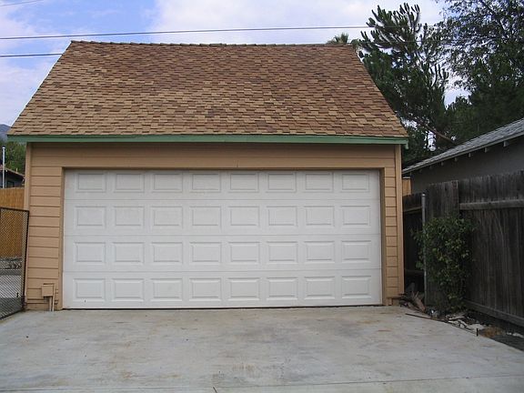 2-Car Detached Garage