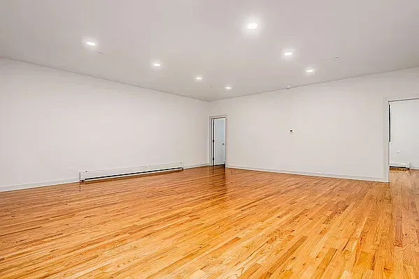51-10 Vernon Blvd #1B — Photo 3