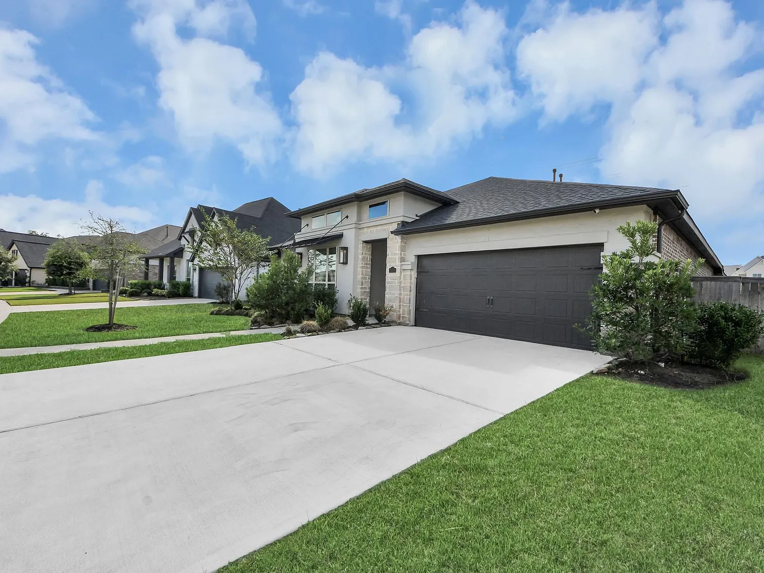 4 bed, 3.0 bath, 2916 sqft, $3,500 — Photo 3