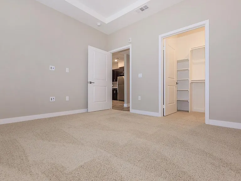Esencia Sur Apartment Homes — Photo 33