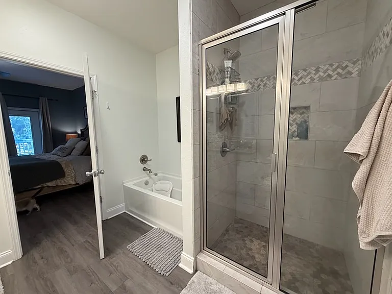411B Redwood Ave — Photo 11