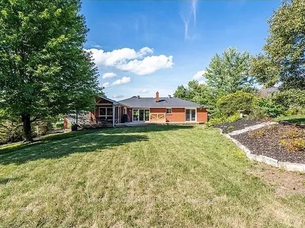 12 Cairns Blvd, Springwater, ON L9X 0N8