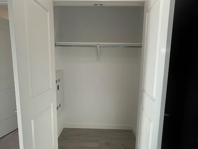 181 King St S #1009 — Photo 17