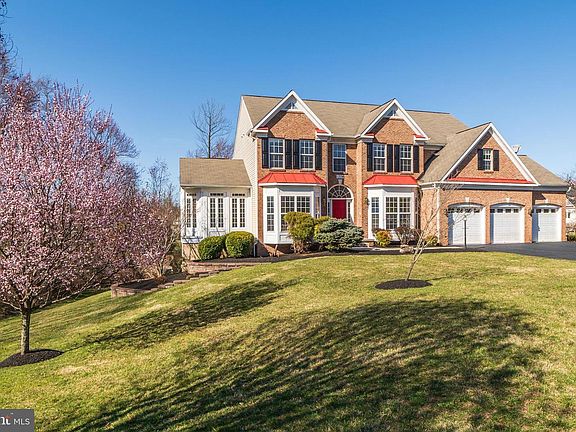 2nd image of 1224 Admiral Zumwalt Ln