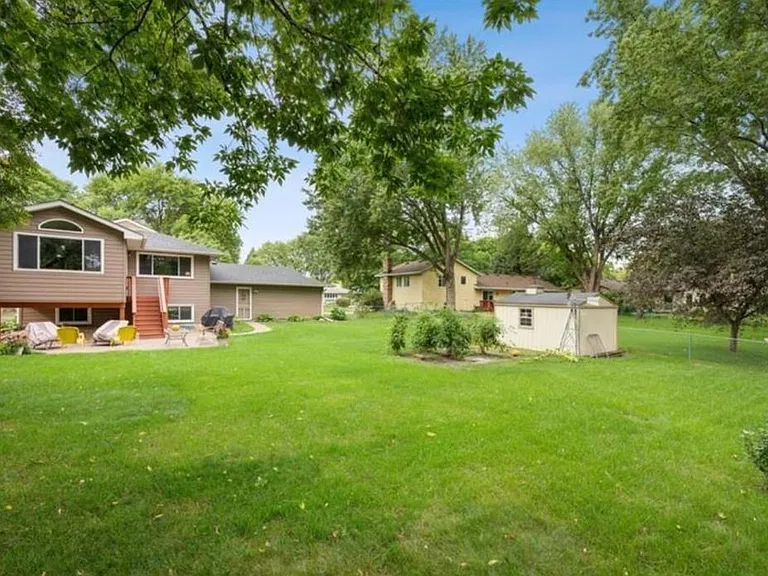 10414 Valley Forge Ln N — Photo 15