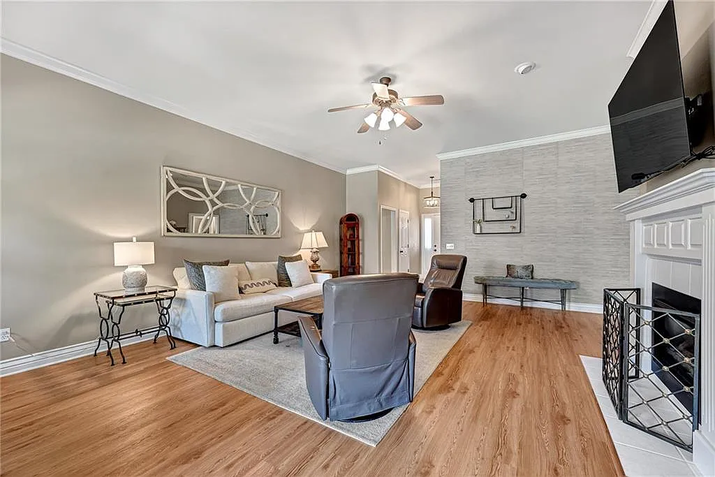 4 bed, 1860 sqft, $2,300 — Photo 4