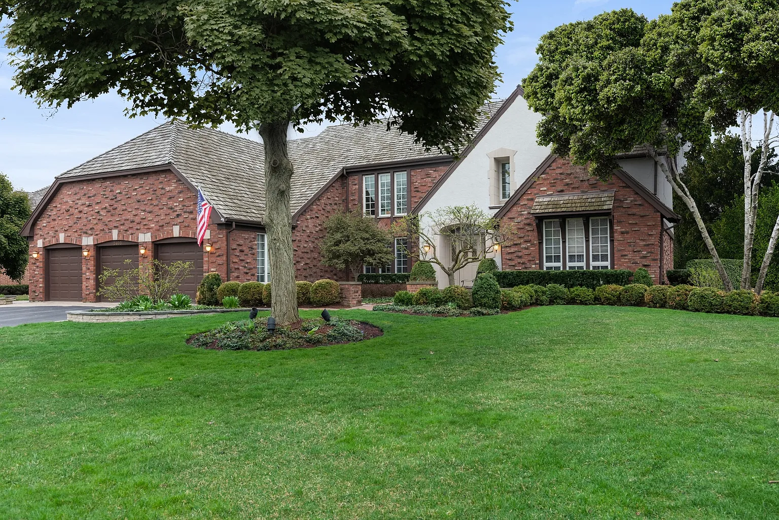 2403 Saranac Ln photo 1