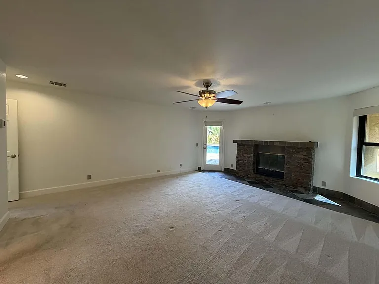 10 Venus Dr — Photo 51