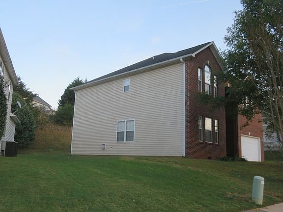 3rd image of 25 Echo Valley Dr