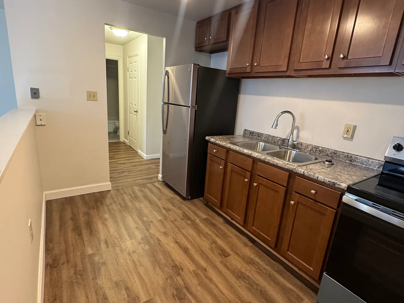1 bed, $910 — Photo 2