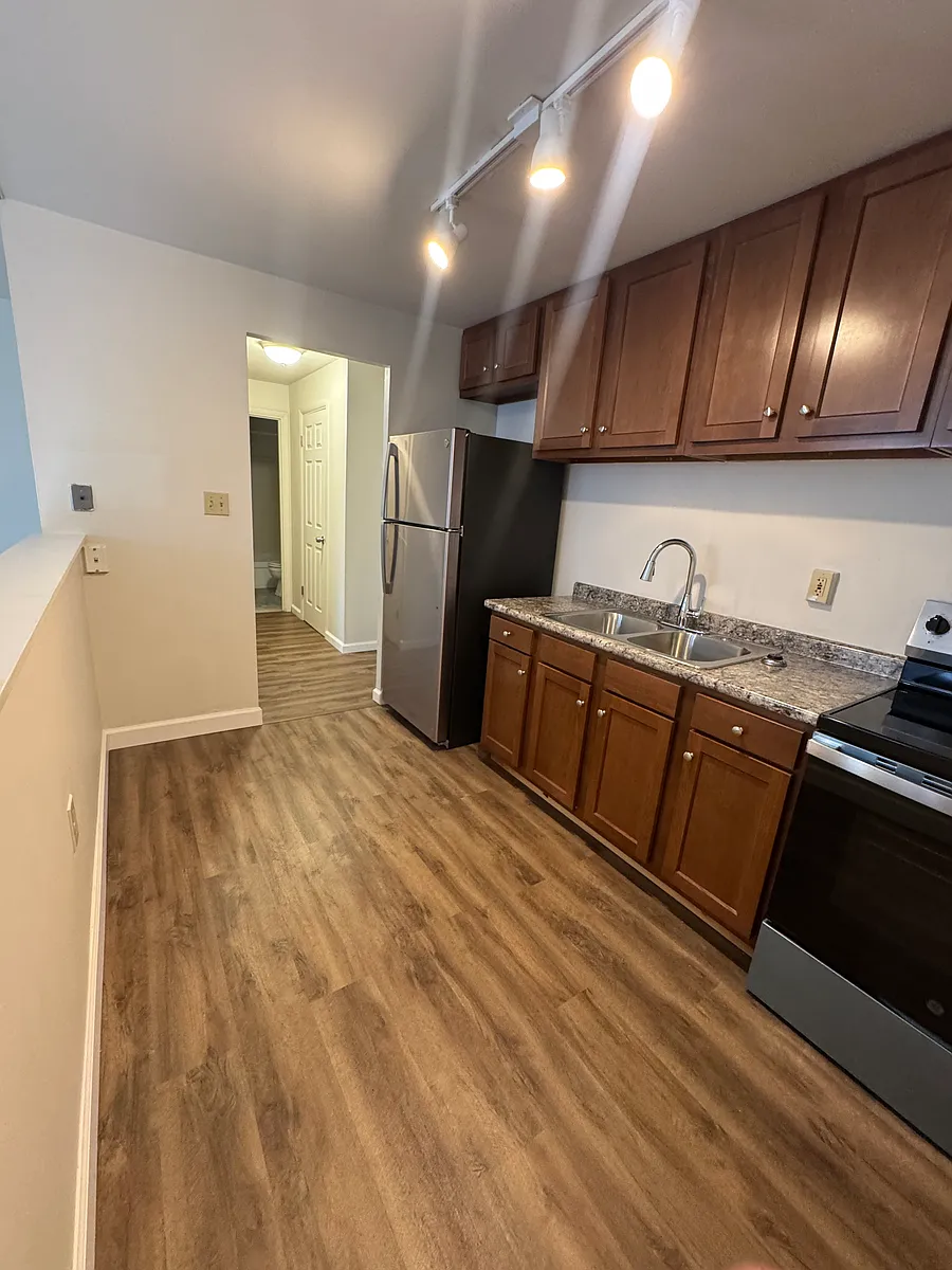 Building Photo - 2031 Mills Ave #0