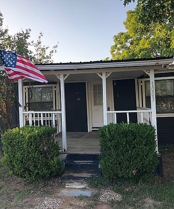 5th image of 1003 W Main St