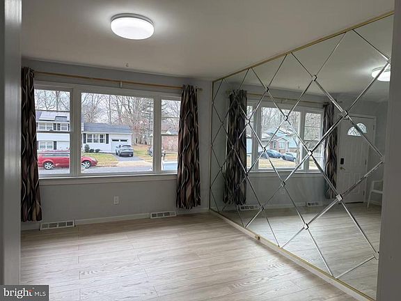 3rd image of 4529 Robin Rd
