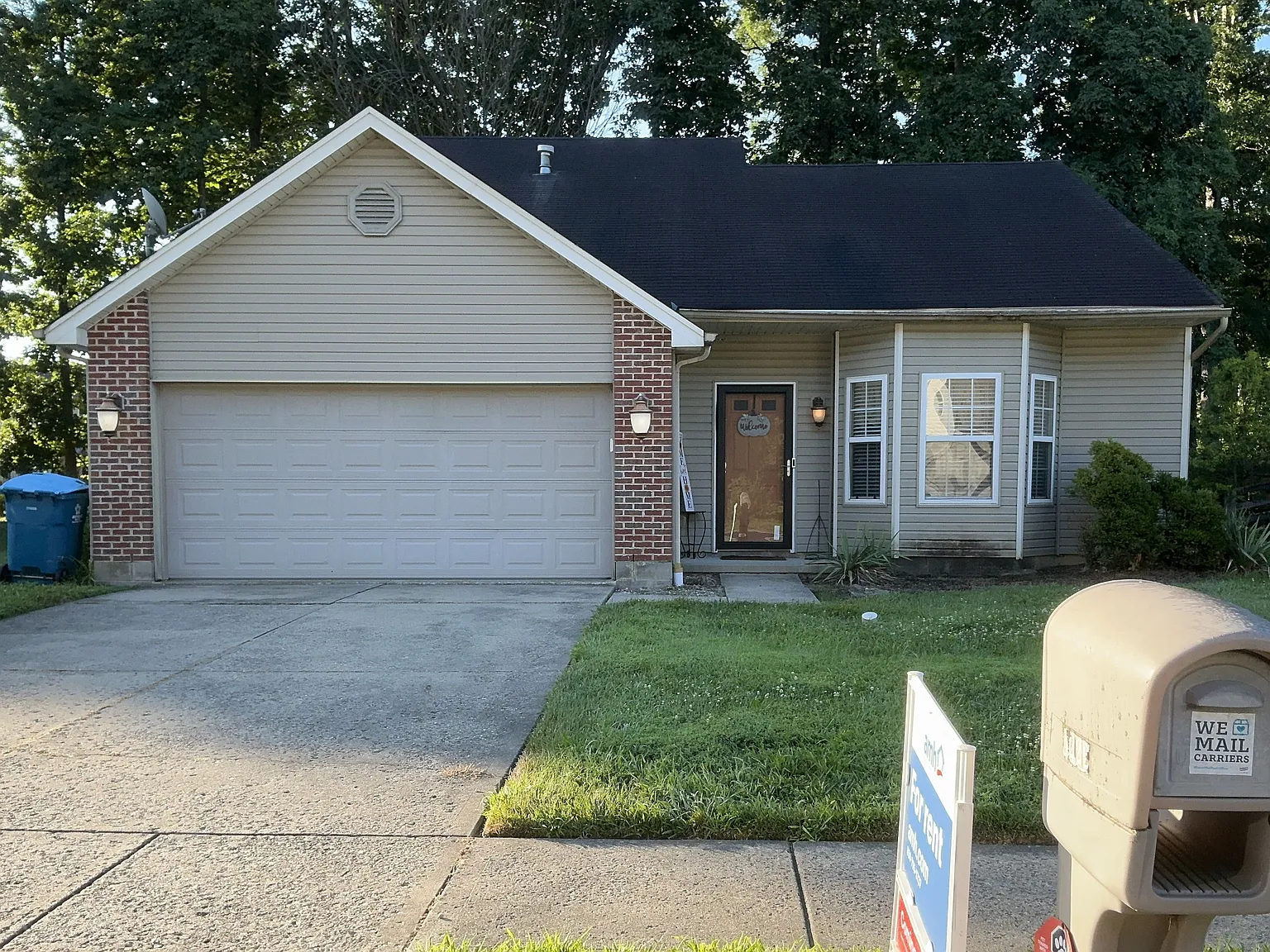 3 bed, 2.5 bath, 1975 sqft, $2,370 — Photo 1