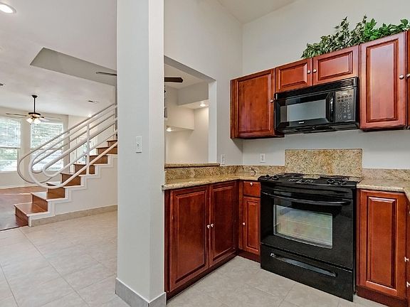 3rd image of 204 Marshall St Unit 4