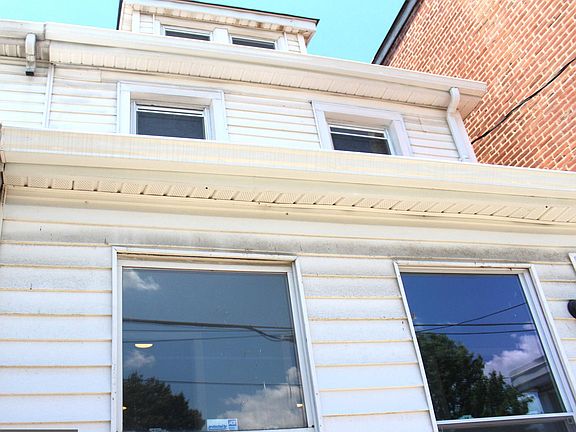 3rd image of 205 N Jackson St