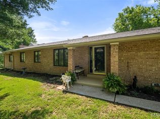 1255 Walnut Hill Farm Dr, Chesterfield, MO 63005