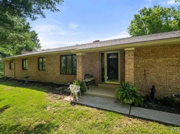 1255 Walnut Hill Farm Dr, Chesterfield, MO 63005