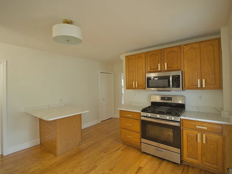 40 Dean Ave — Photo 4