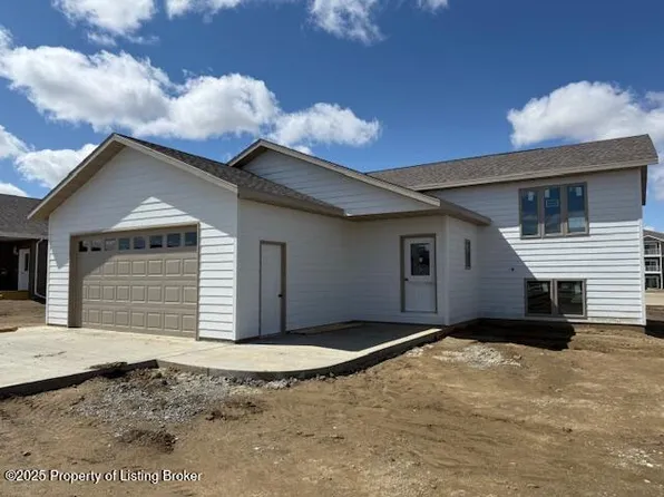 3311 Lyons Ave, Dickinson, ND 58601