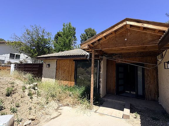 3rd image of 12656 Woodley Ave