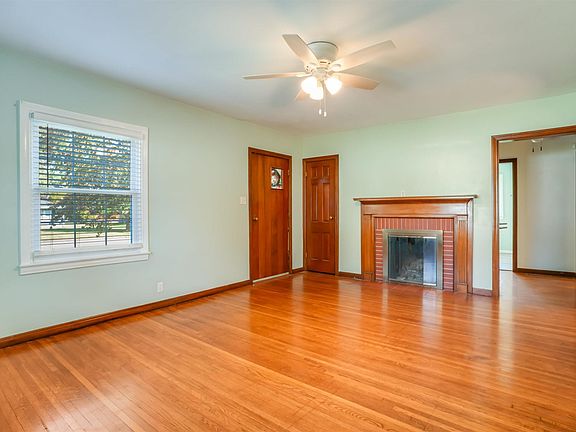 4th image of 915 S Cullen Ave