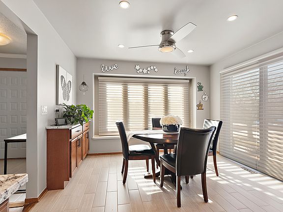 4th image of 1904 Foxwood Dr