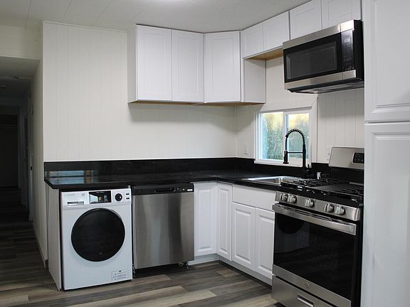 3rd image of 4400 Gateway Rd Unit 28