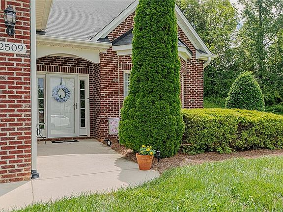 3rd image of 2509 Longshadow Dr