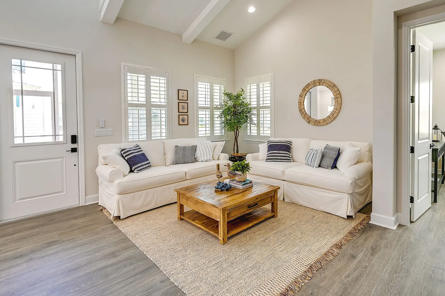 2 bed, 2.0 bath, 1291 sqft, $4,677 — Photo 1