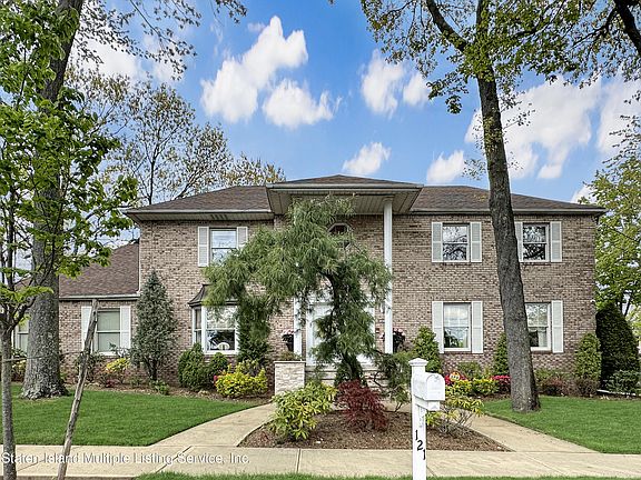 3rd image of 121 Shiel Ave