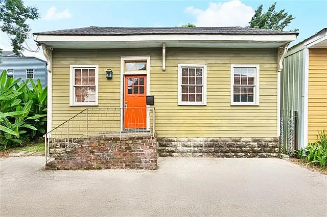 614 General Pershing St — Photo 2