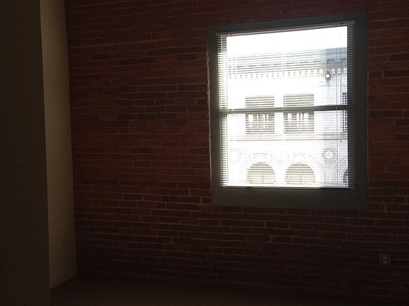 5th image of 408 W 8th St APT 806