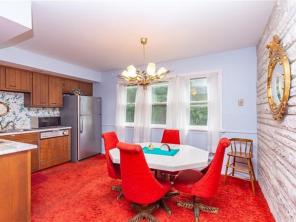 5th image of 30 Pittsford Manor Ln