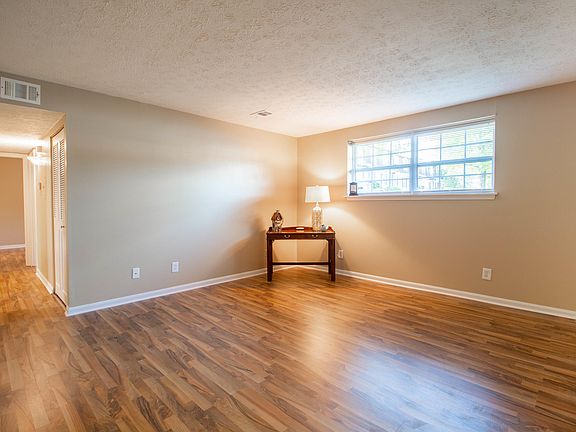 2nd image of 108 Algiers Ct APT 4