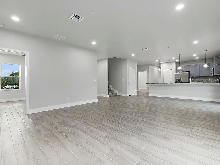 1351 SW Don Ct — Photo 4