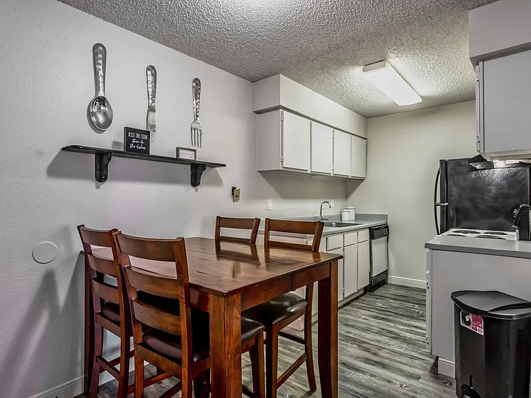 Cimarron Apartments — Photo 5