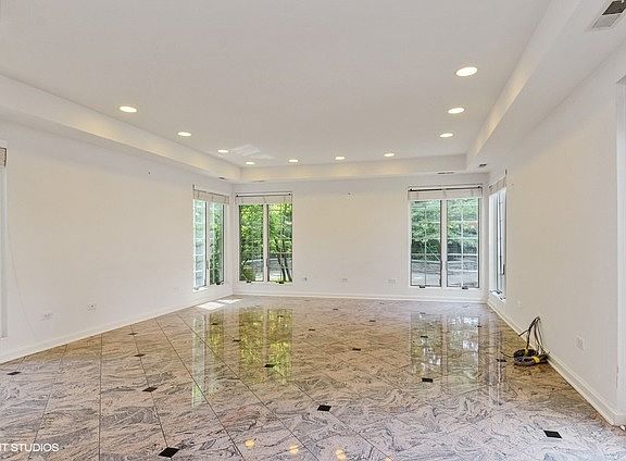 4th image of 1676 Linden Ave