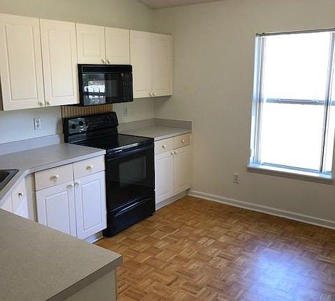 3rd image of 1109 Hidden Cove Cir S