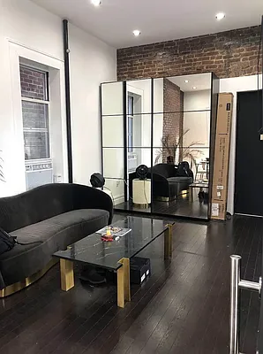 Rented by MOTION New York | media 10