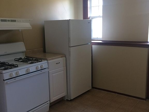 3rd image of 17 Watkins Ave #10