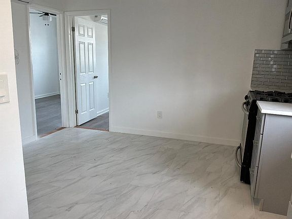 4th image of 160 E Kinney St #2R