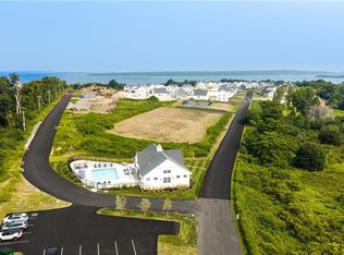 25 Bunker Hill Xing, Portsmouth, RI 02871