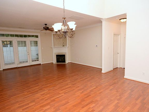 4th image of 476 Fieldstone Glen Way