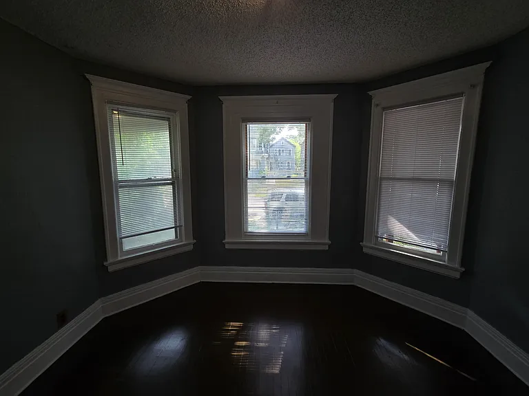 1427 S 10th St — Photo 11
