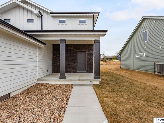 4th image of 921 Arlene Cir